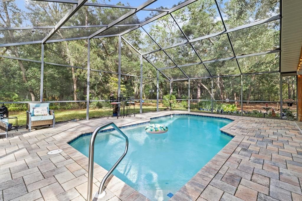 合同活跃: $389,000 (3 贝兹, 2 浴室, 1500 平方英尺)