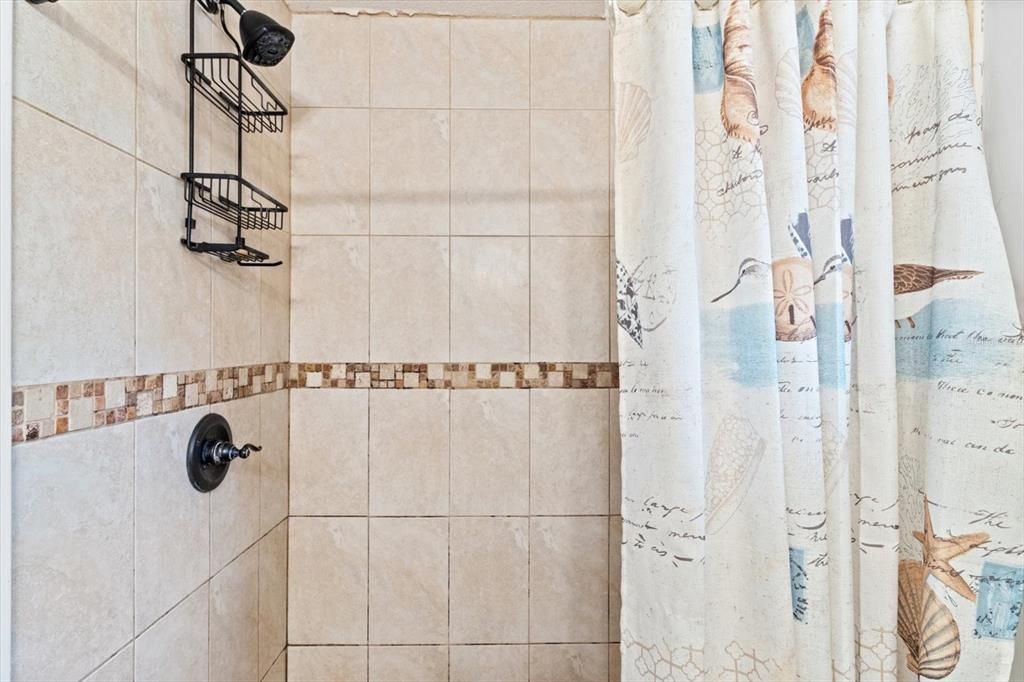 合同活跃: $389,000 (3 贝兹, 2 浴室, 1500 平方英尺)