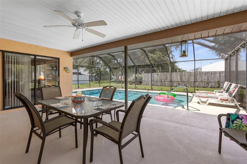 Active With Contract: $357,000 (3 beds, 2 baths, 1948 Square Feet)