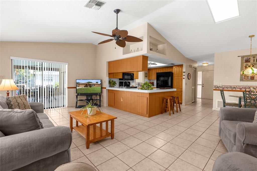 Active With Contract: $357,000 (3 beds, 2 baths, 1948 Square Feet)