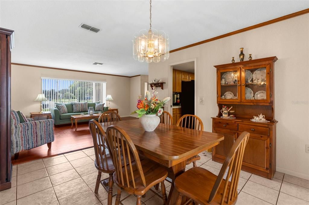 Active With Contract: $357,000 (3 beds, 2 baths, 1948 Square Feet)