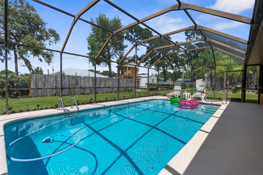 Active With Contract: $357,000 (3 beds, 2 baths, 1948 Square Feet)