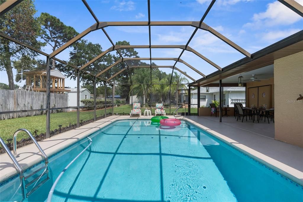 Active With Contract: $357,000 (3 beds, 2 baths, 1948 Square Feet)