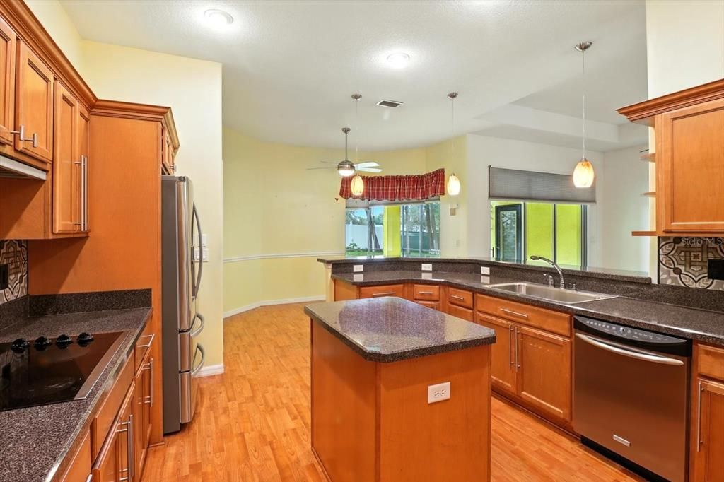 待售: $399,000 (3 贝兹, 2 浴室, 2175 平方英尺)