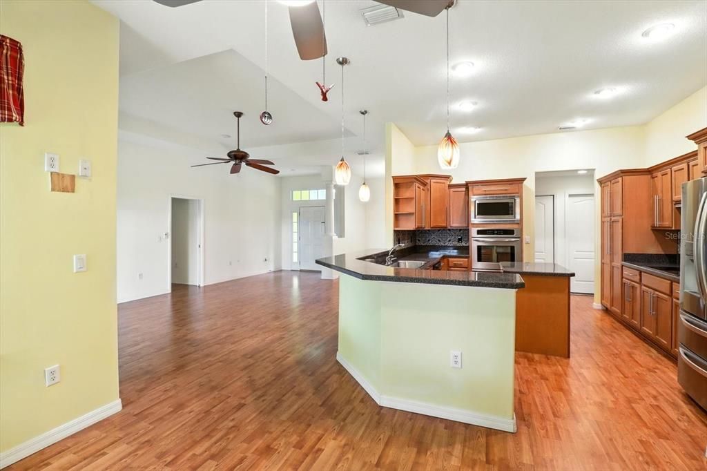 待售: $399,000 (3 贝兹, 2 浴室, 2175 平方英尺)