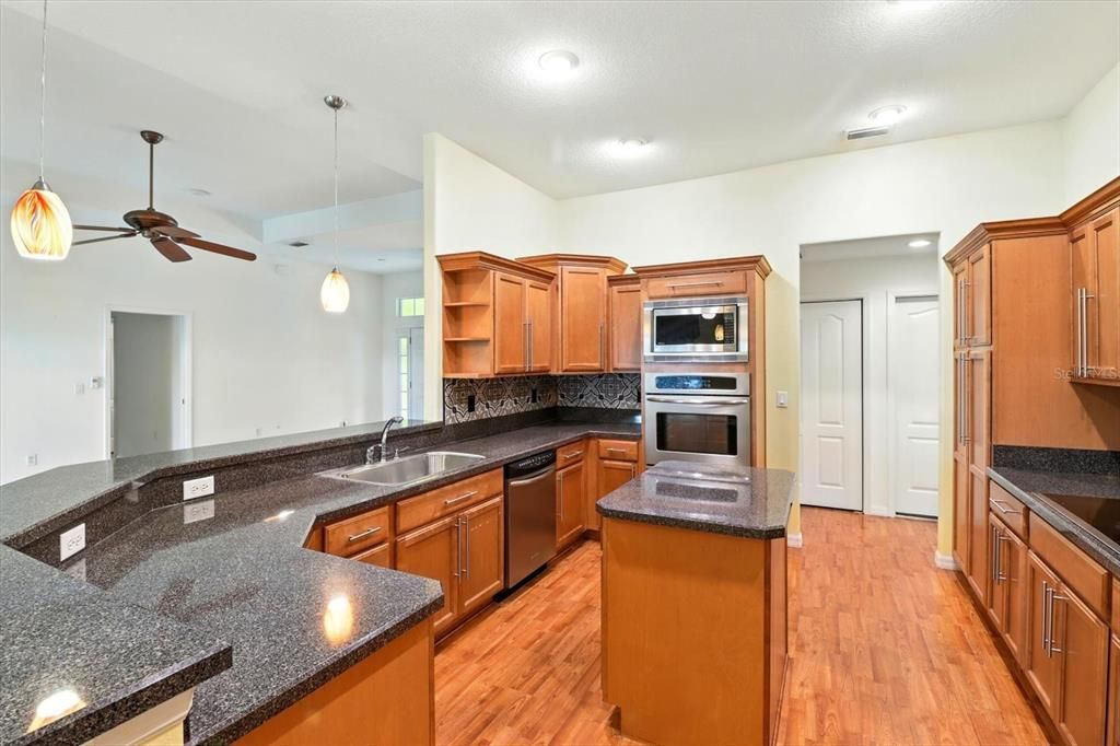 待售: $399,000 (3 贝兹, 2 浴室, 2175 平方英尺)