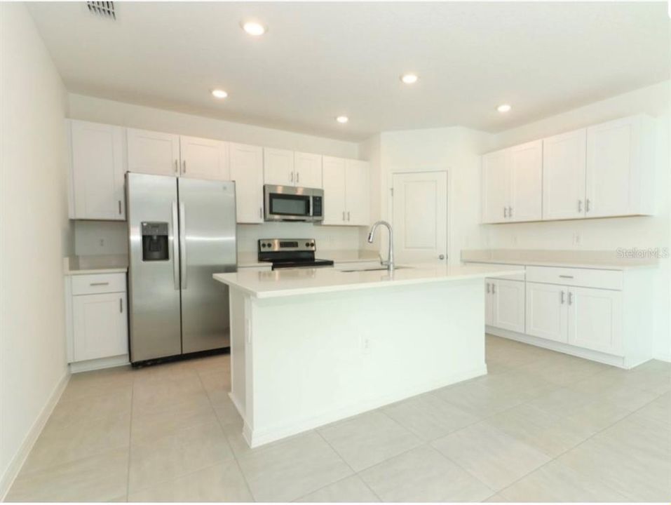 For Sale: $420,000 (5 beds, 3 baths, 2516 Square Feet)