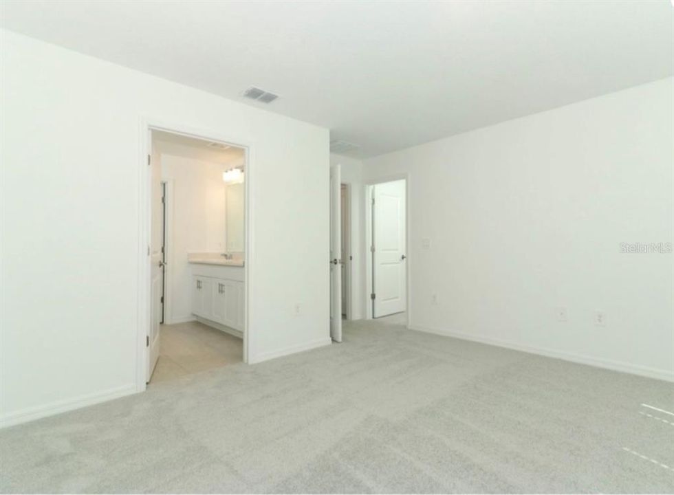 For Sale: $420,000 (5 beds, 3 baths, 2516 Square Feet)