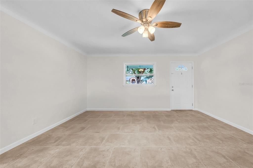 出租: $1,950 (1 贝兹, 1 浴室, 996 平方英尺)