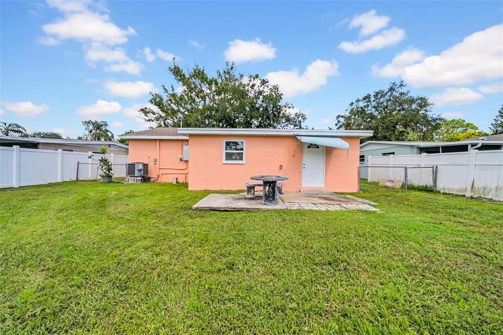 出租: $1,950 (1 贝兹, 1 浴室, 996 平方英尺)