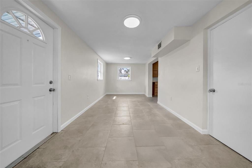 出租: $1,950 (1 贝兹, 1 浴室, 996 平方英尺)