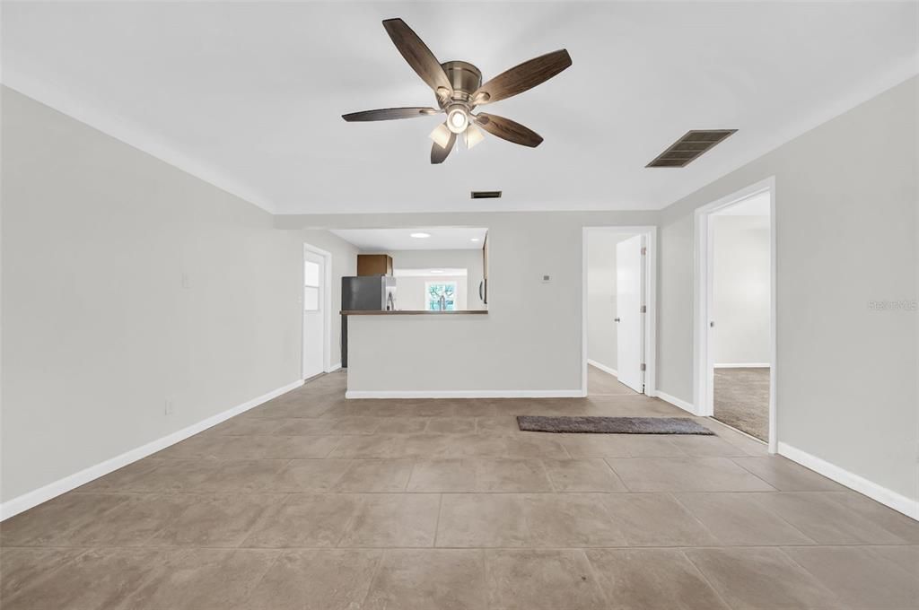 出租: $1,950 (1 贝兹, 1 浴室, 996 平方英尺)