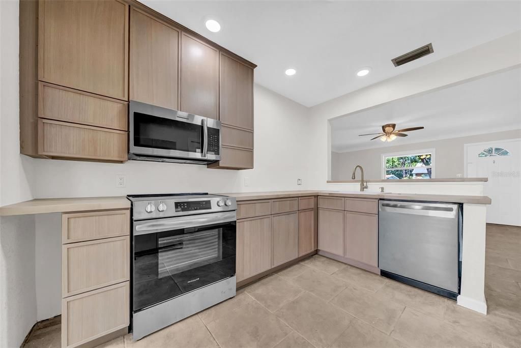 出租: $1,950 (1 贝兹, 1 浴室, 996 平方英尺)