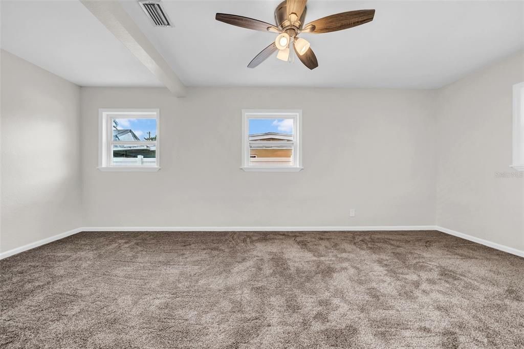 出租: $1,950 (1 贝兹, 1 浴室, 996 平方英尺)