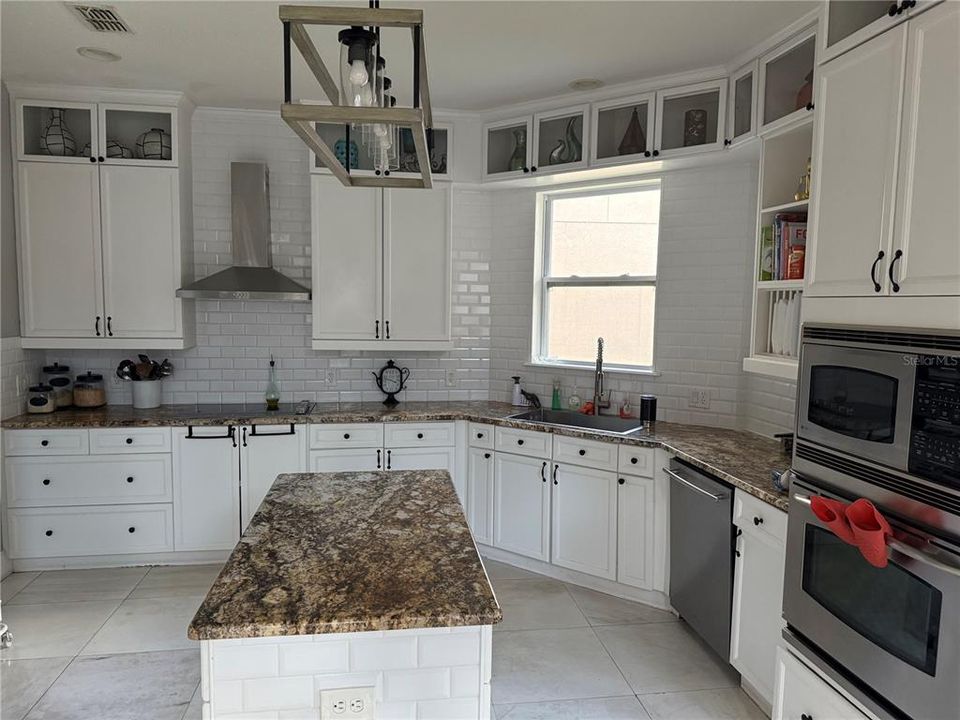 For Sale: $739,000 (5 beds, 3 baths, 2972 Square Feet)