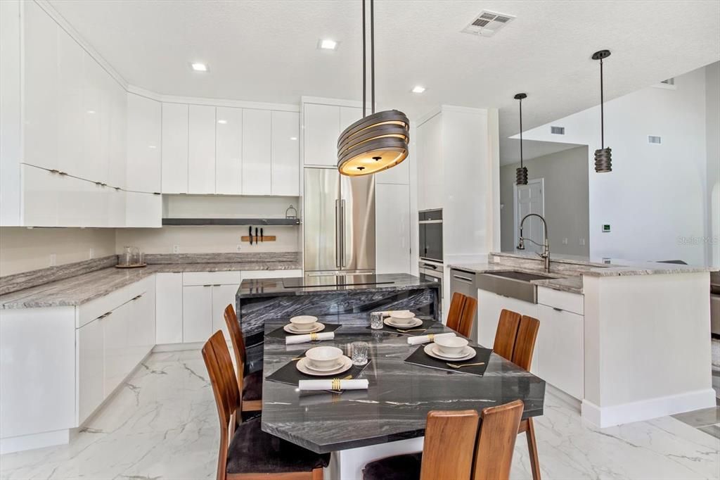 Activo con contrato: $2,150,000 (5 camas, 5 baños, 4789 Pies cuadrados)