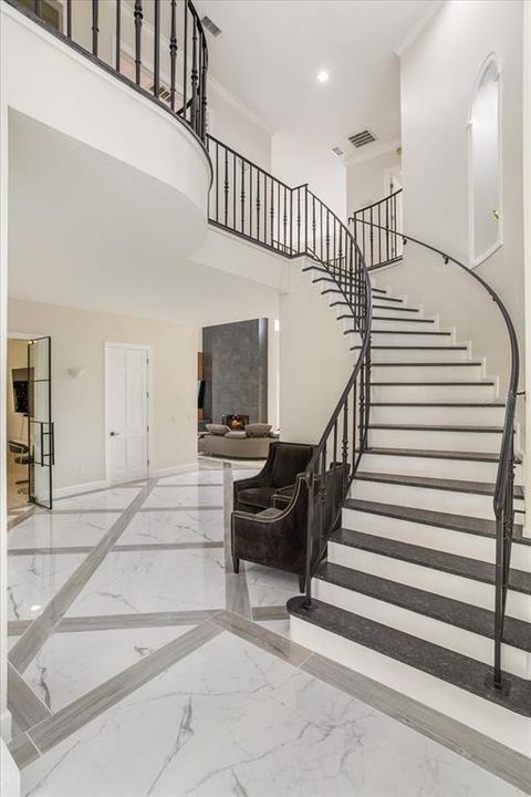 Activo con contrato: $2,150,000 (5 camas, 5 baños, 4789 Pies cuadrados)