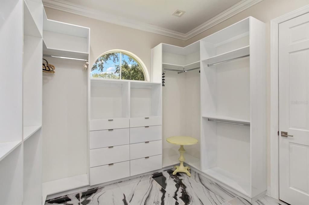 Activo con contrato: $2,150,000 (5 camas, 5 baños, 4789 Pies cuadrados)