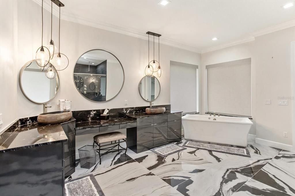 Activo con contrato: $2,150,000 (5 camas, 5 baños, 4789 Pies cuadrados)