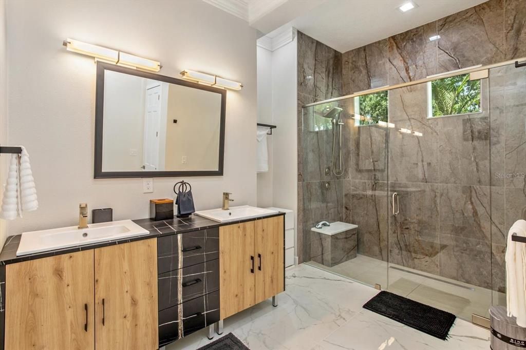 Activo con contrato: $2,150,000 (5 camas, 5 baños, 4789 Pies cuadrados)