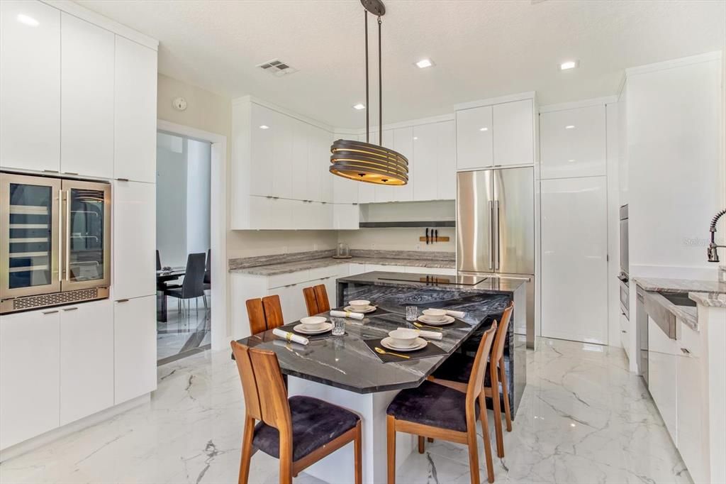 Activo con contrato: $2,150,000 (5 camas, 5 baños, 4789 Pies cuadrados)