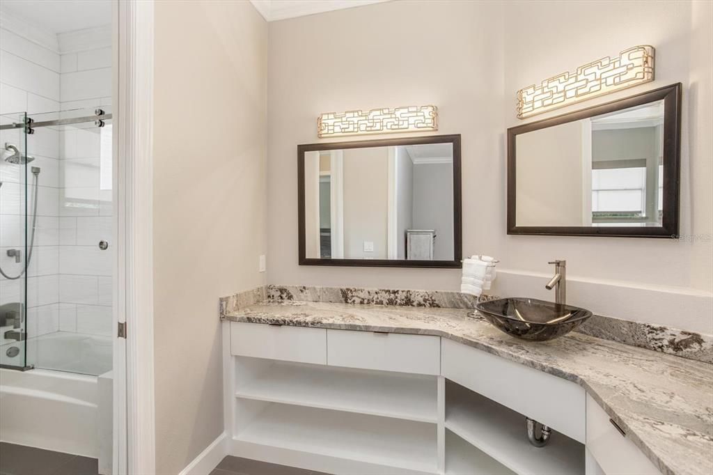 Activo con contrato: $2,150,000 (5 camas, 5 baños, 4789 Pies cuadrados)