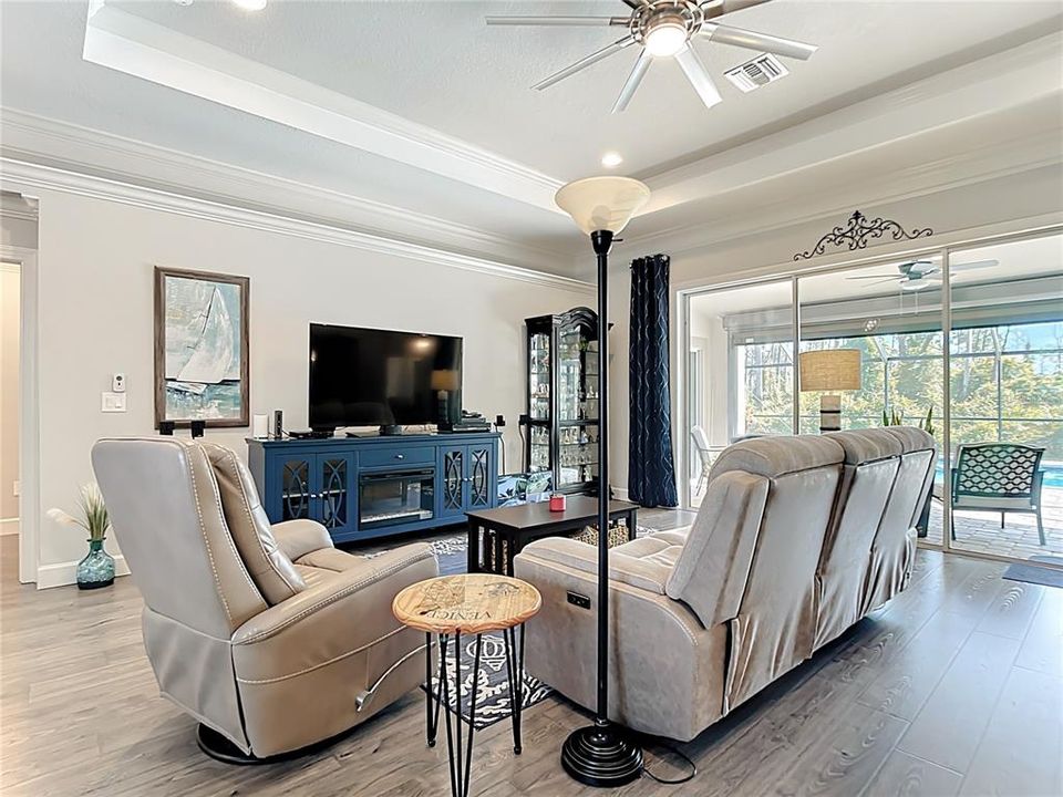 For Sale: $669,900 (3 beds, 2 baths, 1922 Square Feet)