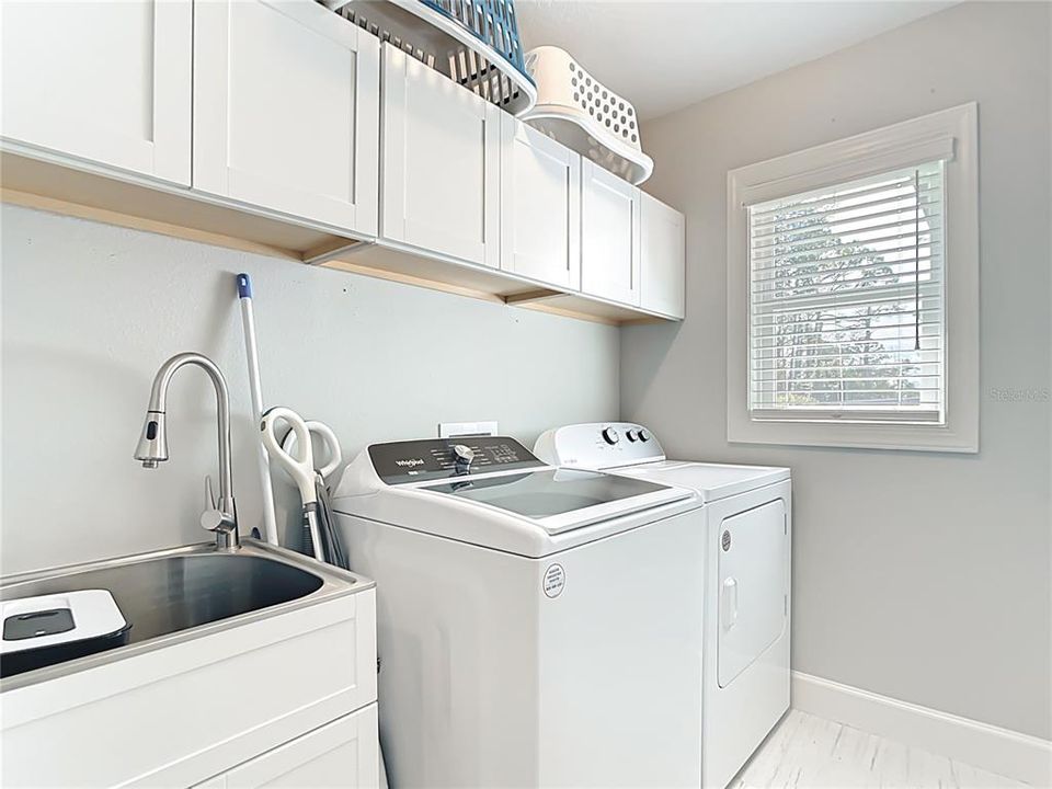 For Sale: $669,900 (3 beds, 2 baths, 1922 Square Feet)