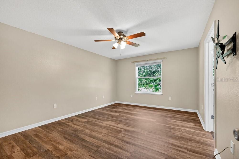 На продажу: $279,000 (3 спален, 2 ванн, 1633 Квадратных фут)