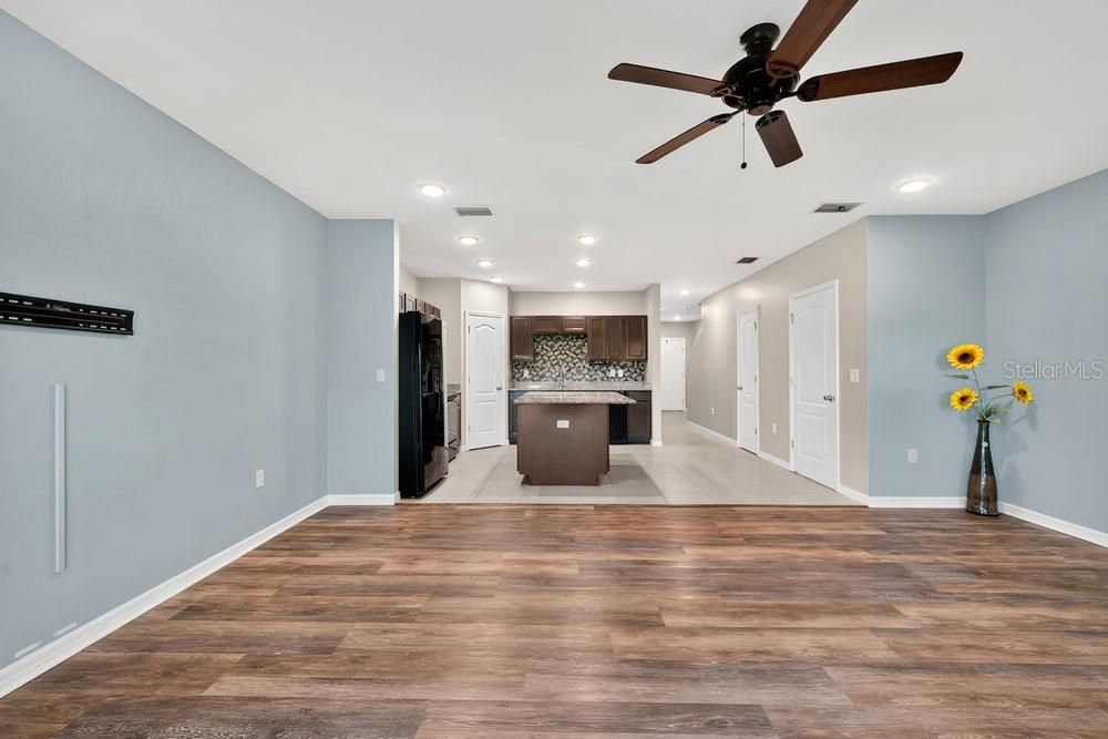 На продажу: $279,000 (3 спален, 2 ванн, 1633 Квадратных фут)