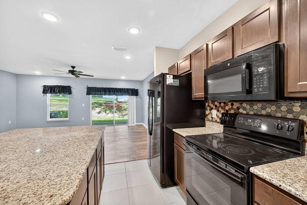 На продажу: $279,000 (3 спален, 2 ванн, 1633 Квадратных фут)