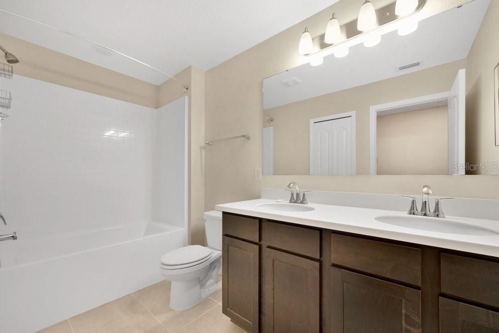 На продажу: $279,000 (3 спален, 2 ванн, 1633 Квадратных фут)