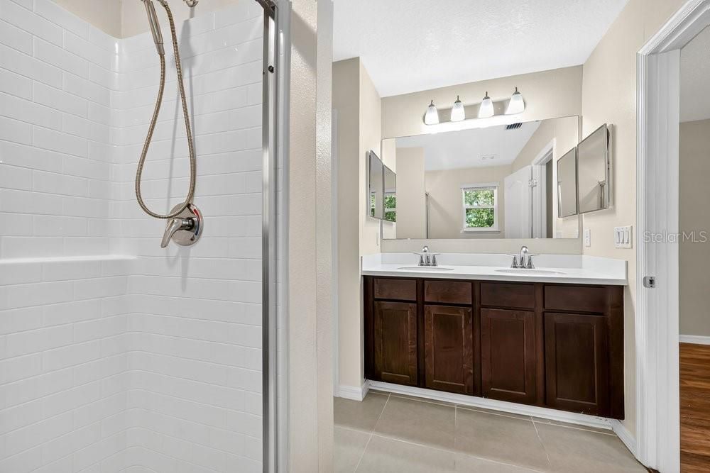 На продажу: $279,000 (3 спален, 2 ванн, 1633 Квадратных фут)