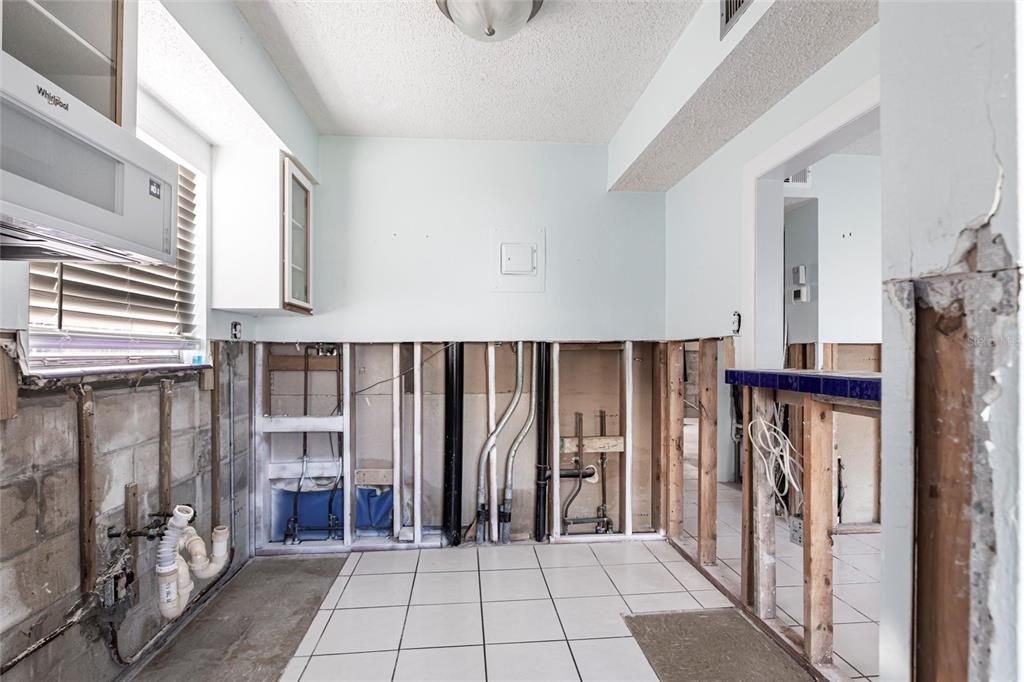 待售: $475,000 (2 贝兹, 1 浴室, 822 平方英尺)