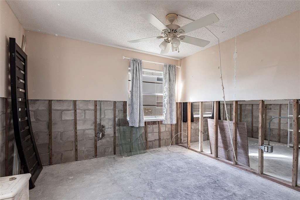 待售: $475,000 (2 贝兹, 1 浴室, 822 平方英尺)