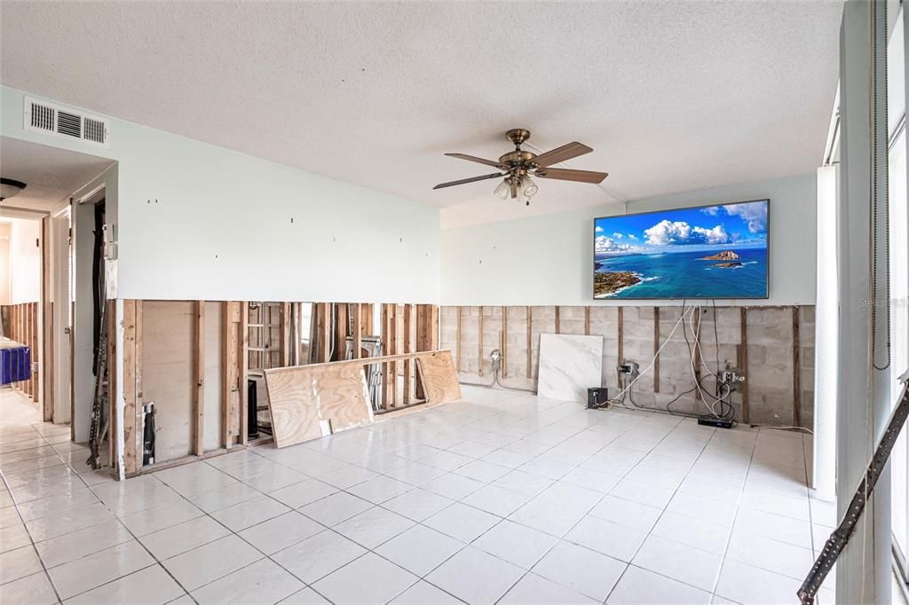 待售: $475,000 (2 贝兹, 1 浴室, 822 平方英尺)