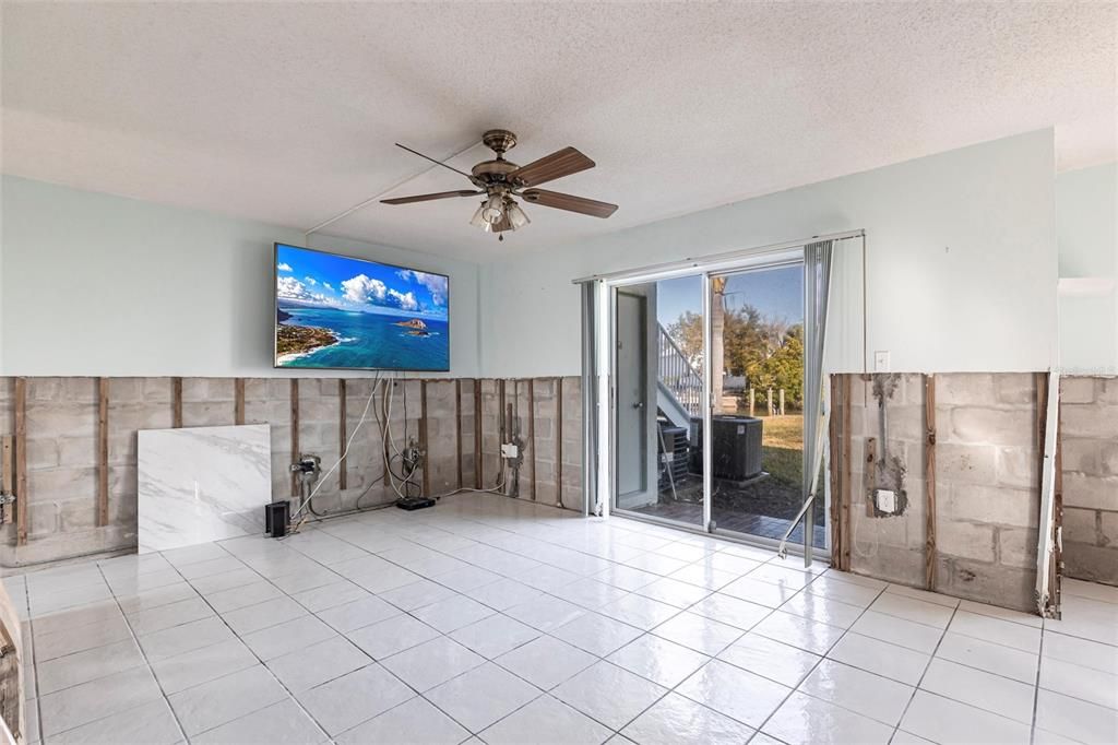 待售: $475,000 (2 贝兹, 1 浴室, 822 平方英尺)