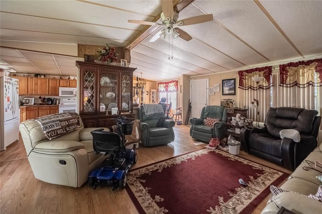 For Sale: $194,500 (3 beds, 2 baths, 1200 Square Feet)