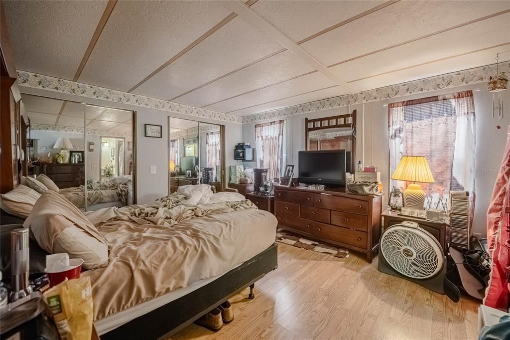 For Sale: $194,500 (3 beds, 2 baths, 1200 Square Feet)