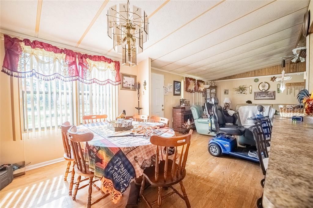 For Sale: $194,500 (3 beds, 2 baths, 1200 Square Feet)