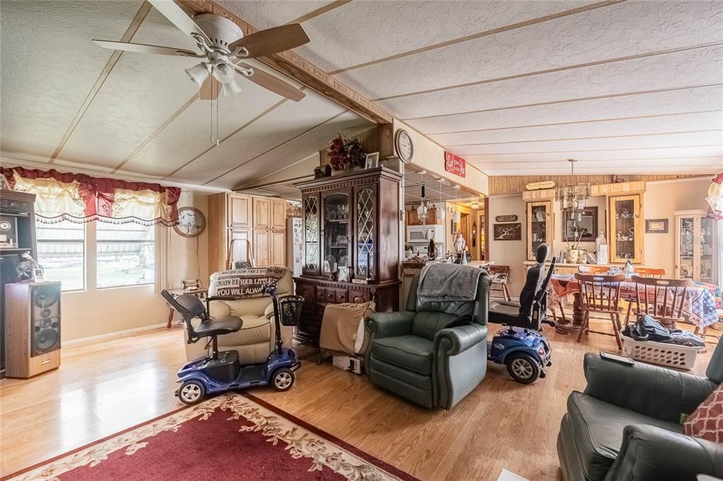 For Sale: $194,500 (3 beds, 2 baths, 1200 Square Feet)