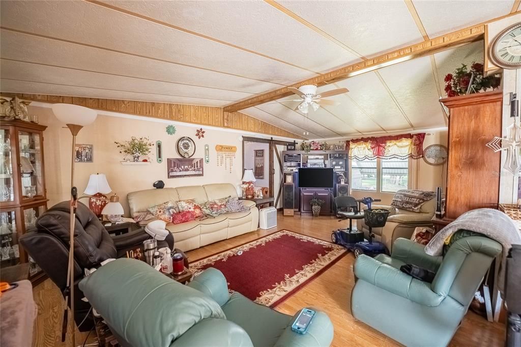 For Sale: $194,500 (3 beds, 2 baths, 1200 Square Feet)