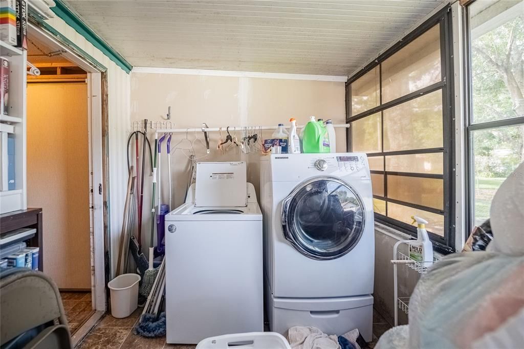 For Sale: $194,500 (3 beds, 2 baths, 1200 Square Feet)