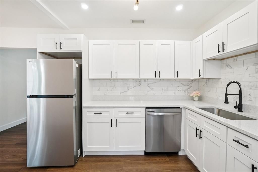 Active With Contract: $3,500 (3 beds, 2 baths, 1419 Square Feet)