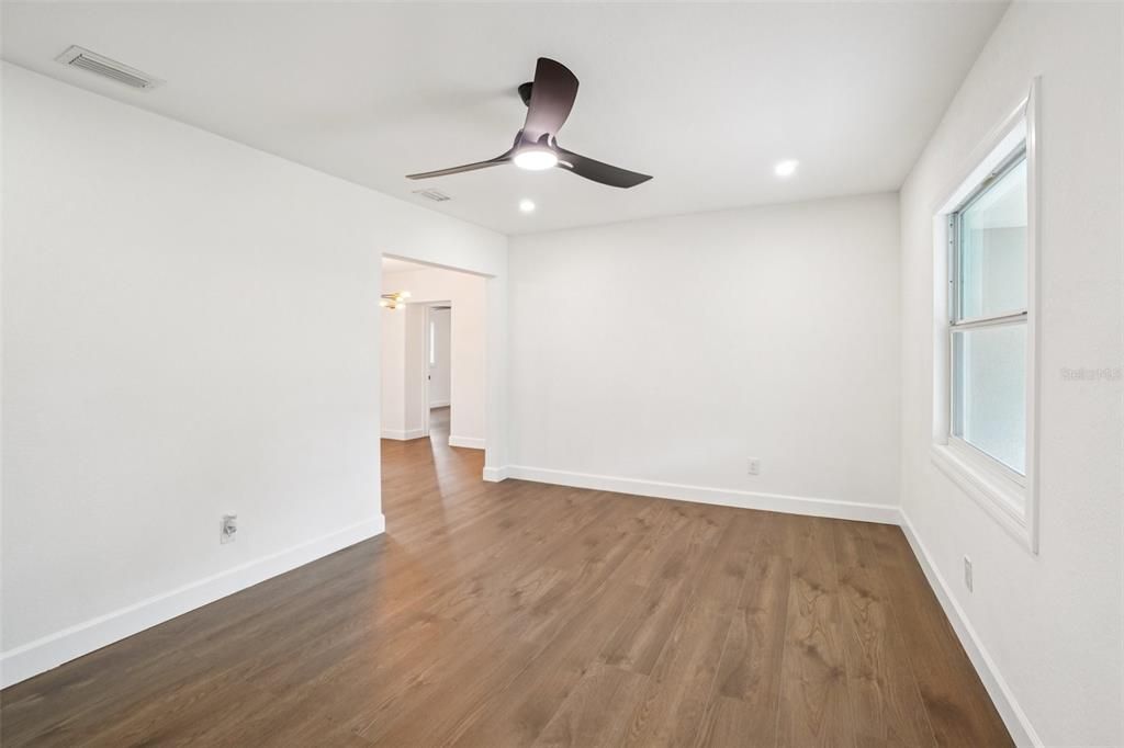 Active With Contract: $3,500 (3 beds, 2 baths, 1419 Square Feet)