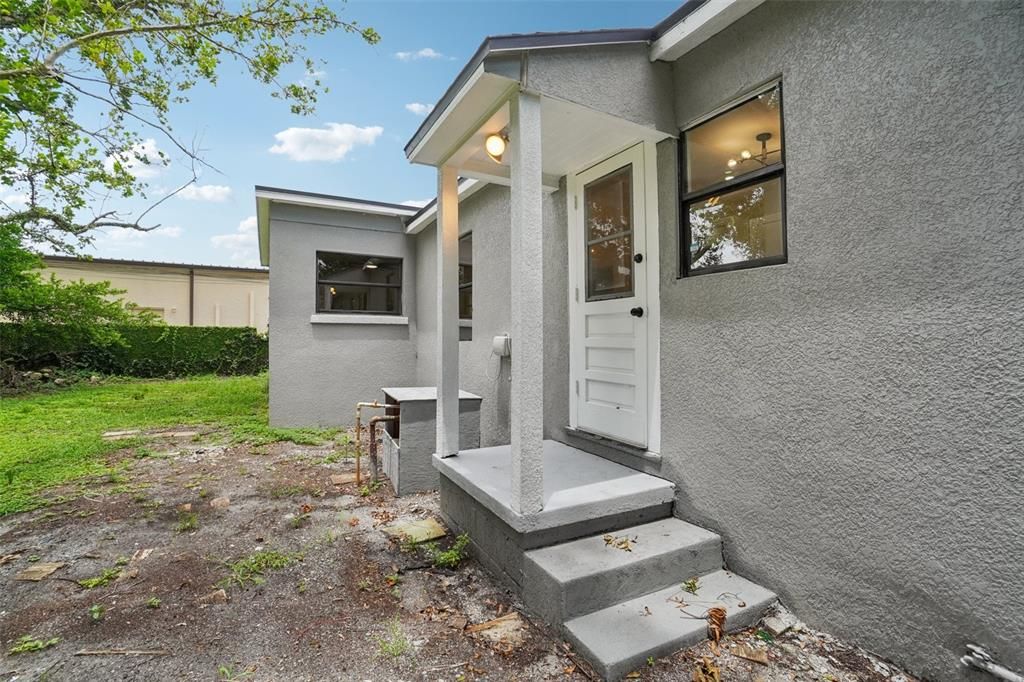 Active With Contract: $3,500 (3 beds, 2 baths, 1419 Square Feet)