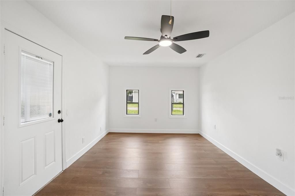 Active With Contract: $3,500 (3 beds, 2 baths, 1419 Square Feet)