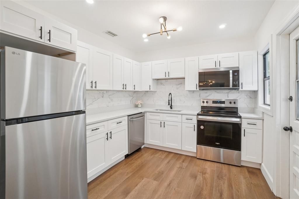 Active With Contract: $3,500 (3 beds, 2 baths, 1419 Square Feet)