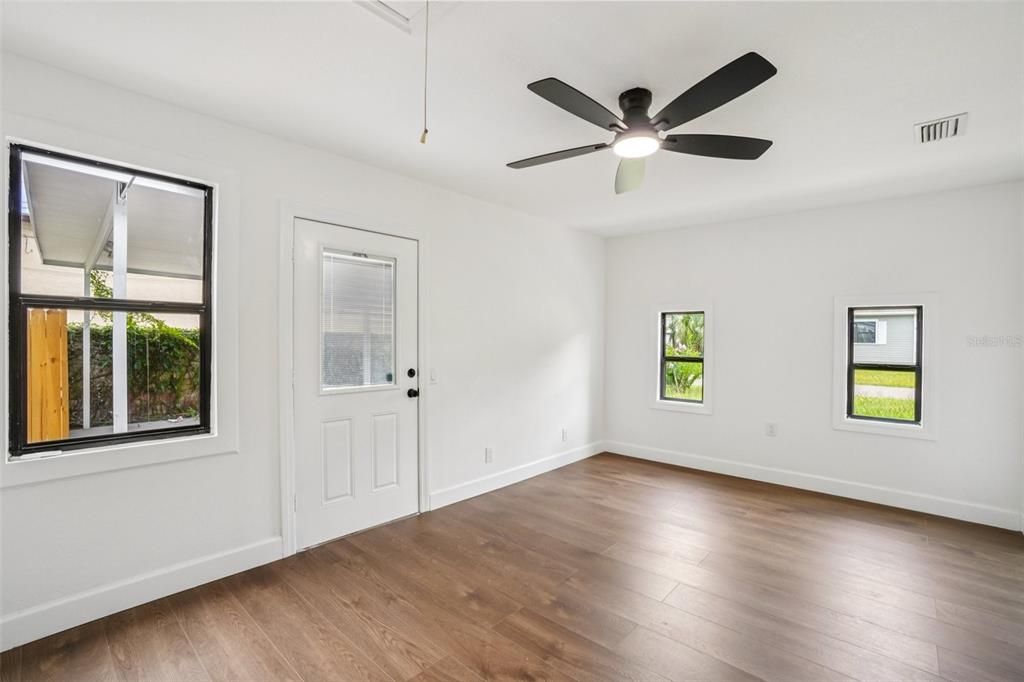 Active With Contract: $3,500 (3 beds, 2 baths, 1419 Square Feet)