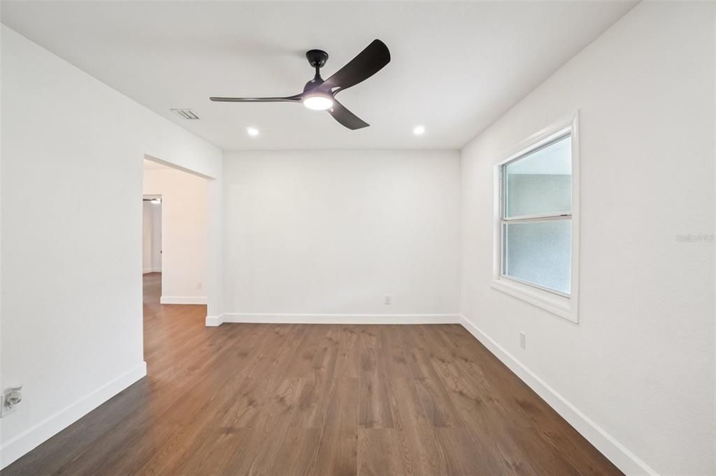 Active With Contract: $3,500 (3 beds, 2 baths, 1419 Square Feet)